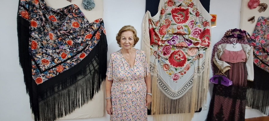 Solís se inició en el bordado desde que era prácticamente una niña, por influencia familiar.