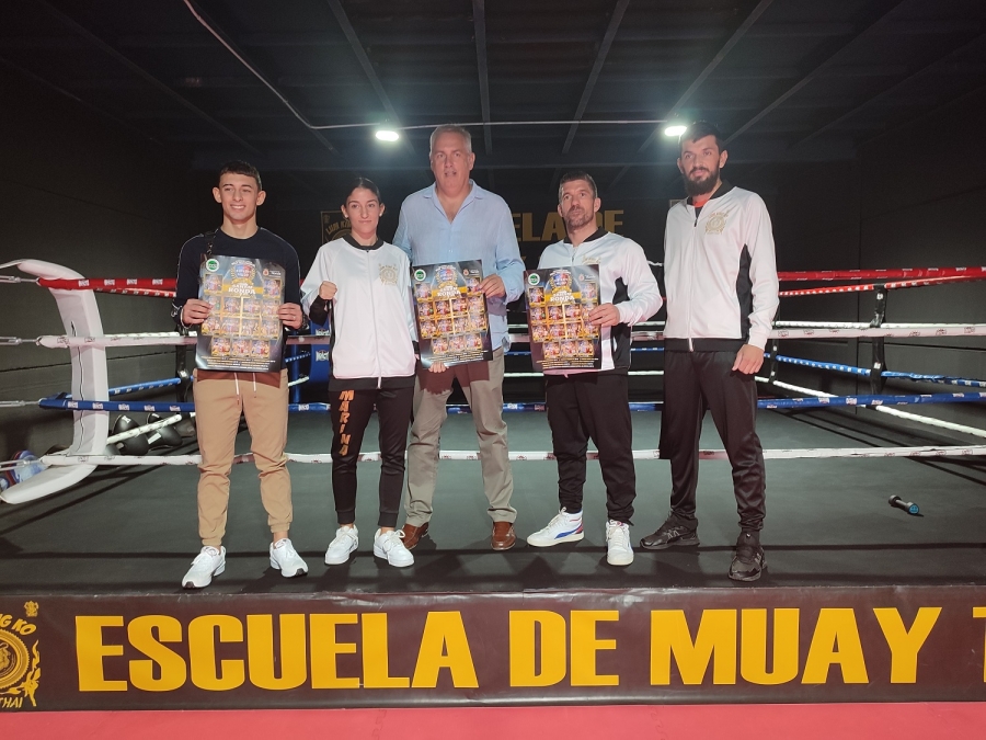 Ismael, Marina, el concejal de Deportes, David Guerrero y Samuel presentan el cartel oficial en las instalaciones de la escuela
