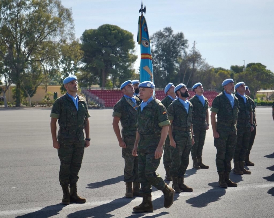 El General de División Melchor Marín, junto a efectivos de la X Bandera Millán-Astray