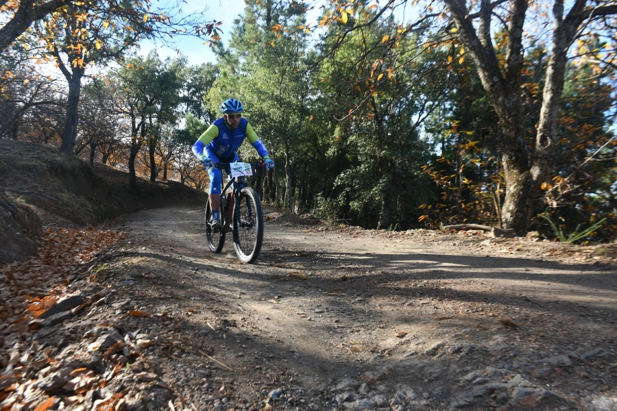 Los participantes completaron un recorrido de 38 kilómetros por el término municipal de la localidad en un circuito circular cuya cota más alta los llevó al Jardón.