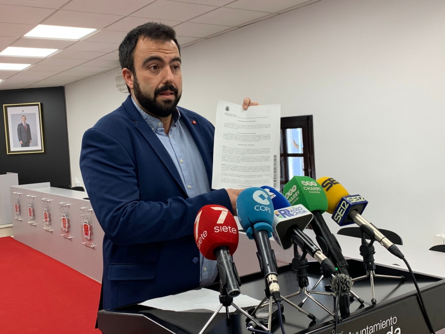 El concejal de Tráfico ha explicado que el contrato vigente no incluye el servicio de las tres líneas perjudicadas por lo que se está estudiando un nuevo pliego de condiciones.