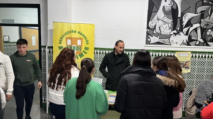 Diferentes asociaciones han podido informar al alumnado de sus proyectos y actividades en esta jornada