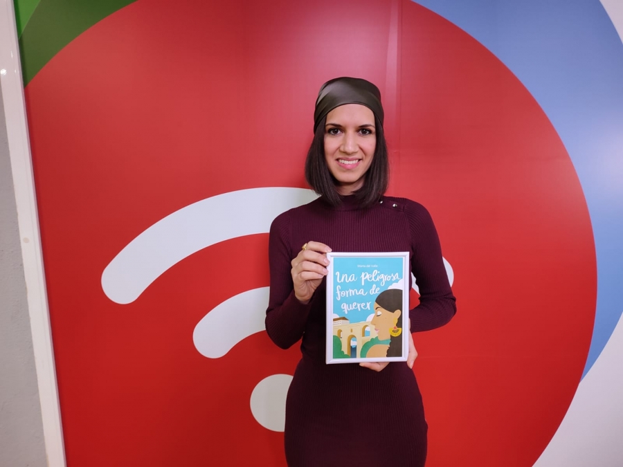 Marta del Valle ha visitado los estudios de Charry TV para presentarnos su obra.