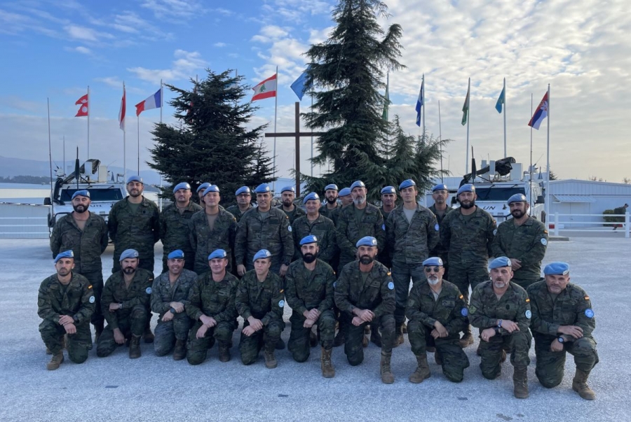 Legionarios del denominado SPANBATT, durante la grabación de un mensaje dirigido a las familias
