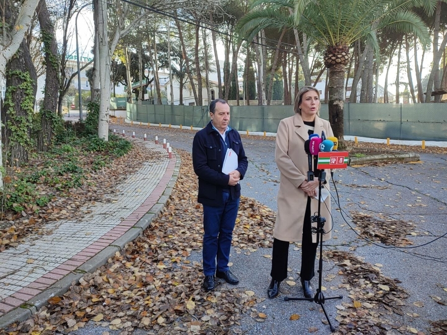 Los parlamentarios andaluces han ofrecido una rueda de prensa junto al edificio del antiguo hospital