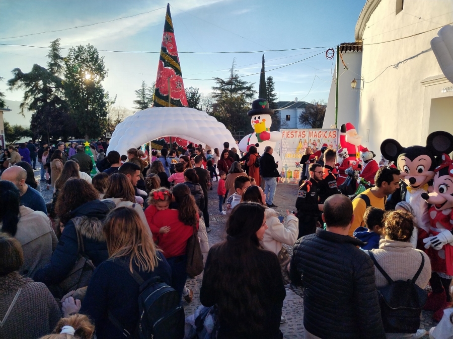 El buen tiempo ha animado a muchas familias a acudir a este espacio durante toda la tarde.