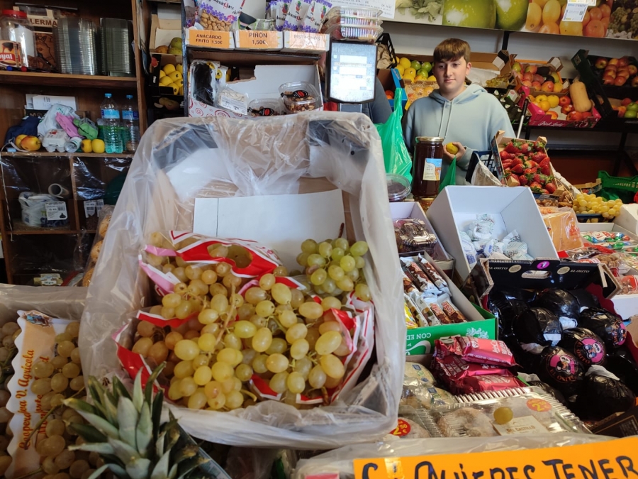 Los rondeños mantienen la tradición de las doce uvas, aunque ahora las más buscadas son las pequeñitas sin pepitas