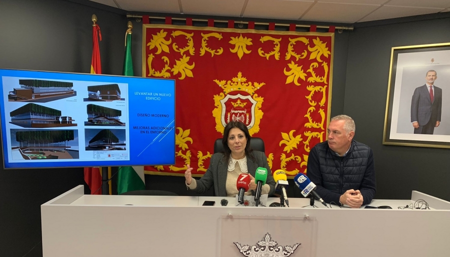 La alcaldesa de Ronda y el edil de Deportes han sido los encargados de presentar el anteproyecto