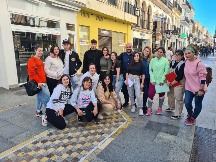 Los alumnos, con Fructuoso Gil y Cristina Fernández.