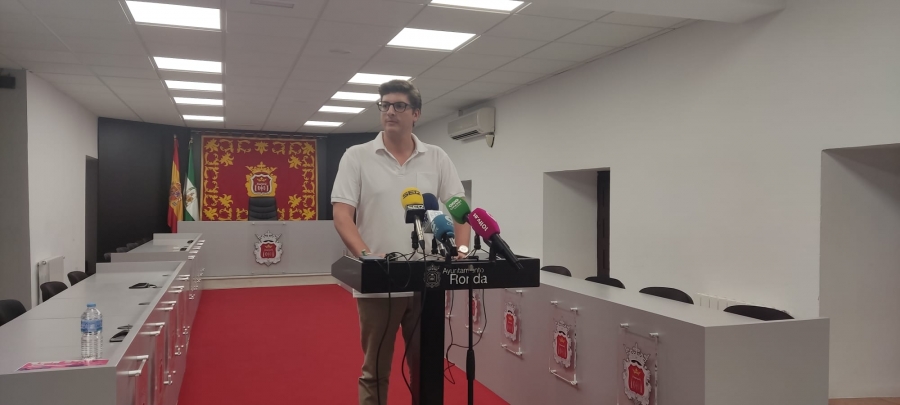 El delegado de Contratación, Jorge Fernández, en rueda de prensa
