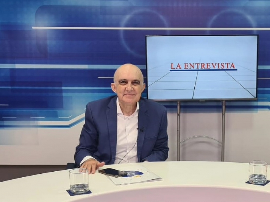 Diego Vázquez visita el programa La Entrevista en Charry TV