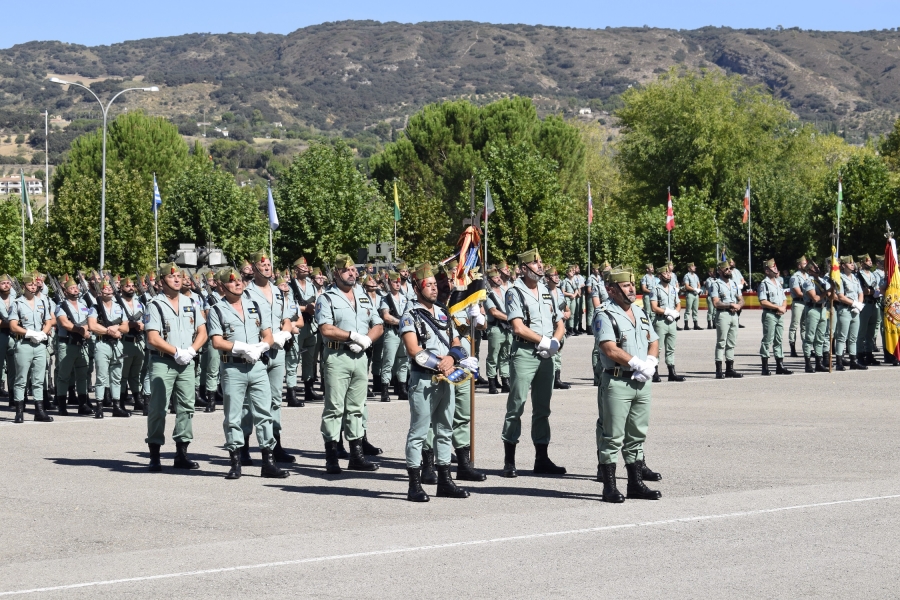La parada militar empezó a las 12.00 horas en el patio de armas