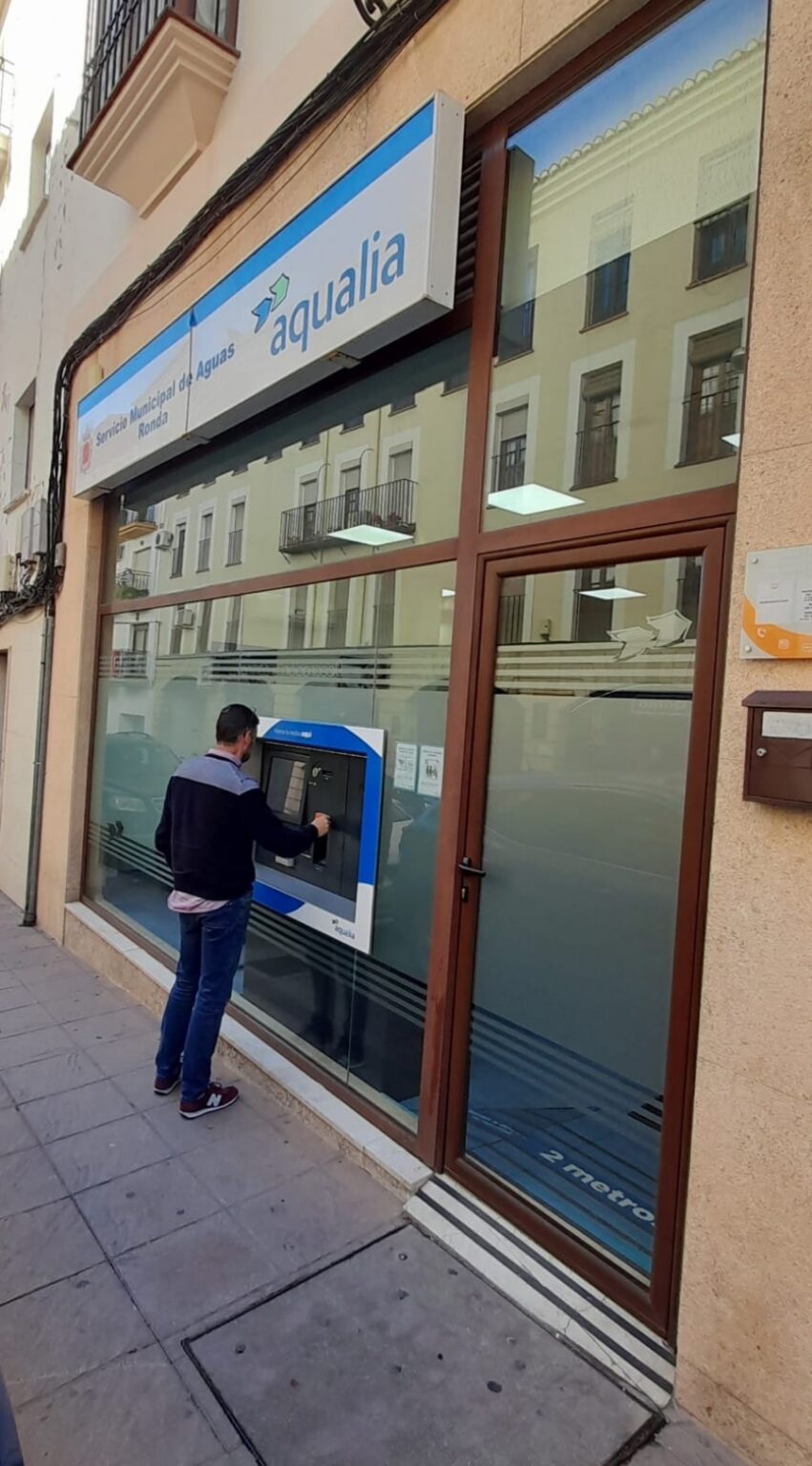 El cajero también permite conocer la deuda pendiente de cada cliente.