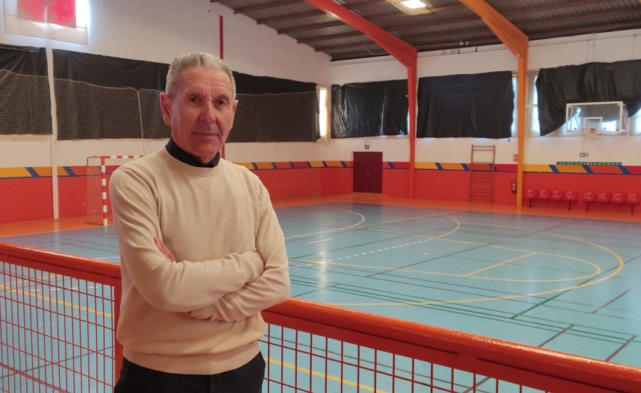 Andrés Molina en las pistas del polideportivo El Fuerte