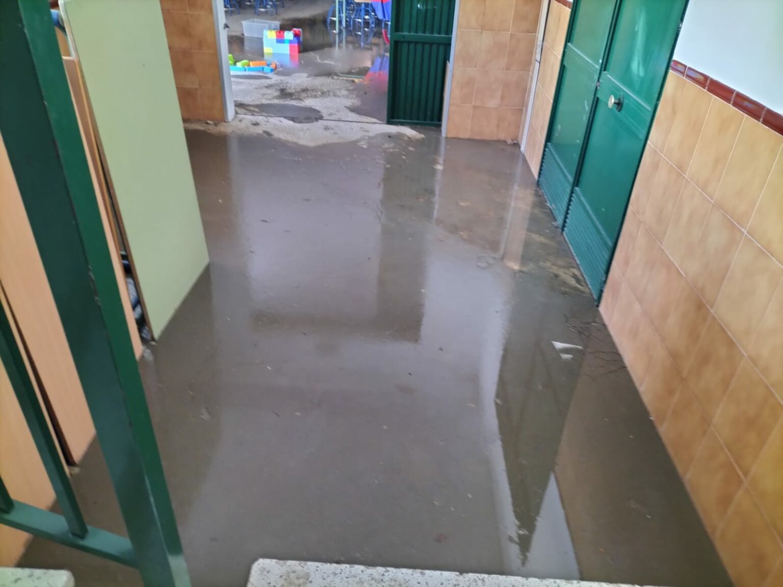 El interior del colegio Virgen de la Cabeza en la jornada de hoy.