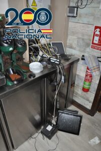 El detenido habría sustraído el dinero de la caja registradora | Policía Nacional