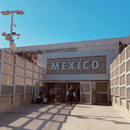 La frontera de EEUU y México, en plena crisis migratoria | Guillermo Azábal.