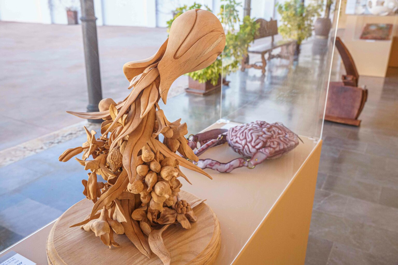 El premio responde al interés de la institución por incentivar la producción artística y la tradición artesanal dentro su ámbito de actuación y de acercar la cultura y la artesanía al gran público