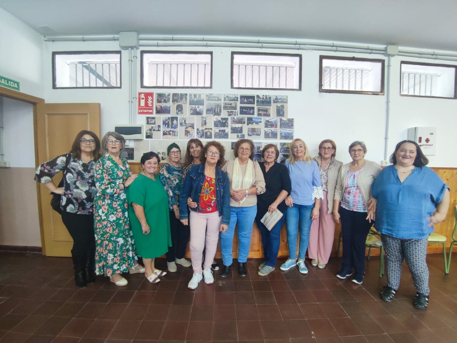 Se reúnen los miércoles en el antiguo colegio de esta pedanía rondeña.