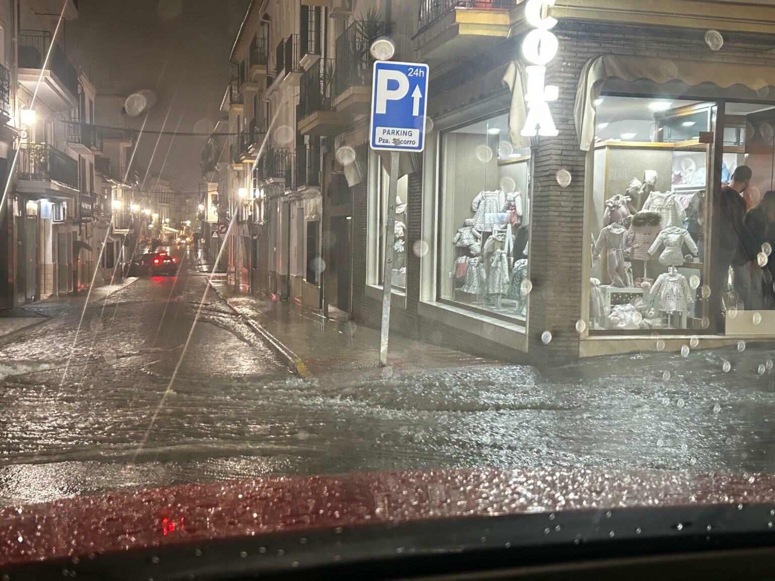 La AEMET ha activado este aviso hasta la medianoche.