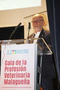 Pezzi durante su intervención en la II Gala Veterinaria Malagueña | Colegio Oficial Veterinarios Málaga