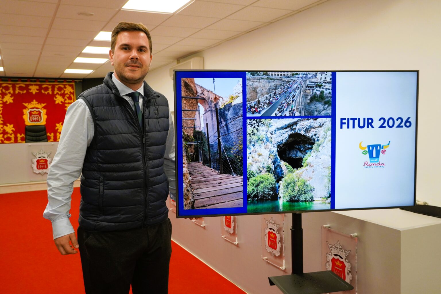 El delegado de Turismo, Ángel Martínez, en rueda de prensa