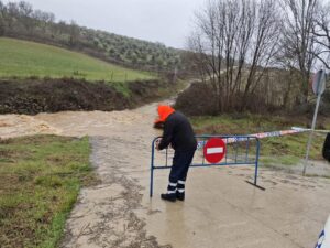 En nuestra ciudad, se ha cortado el camino del arroyo de Las Culebras por desbordamiento