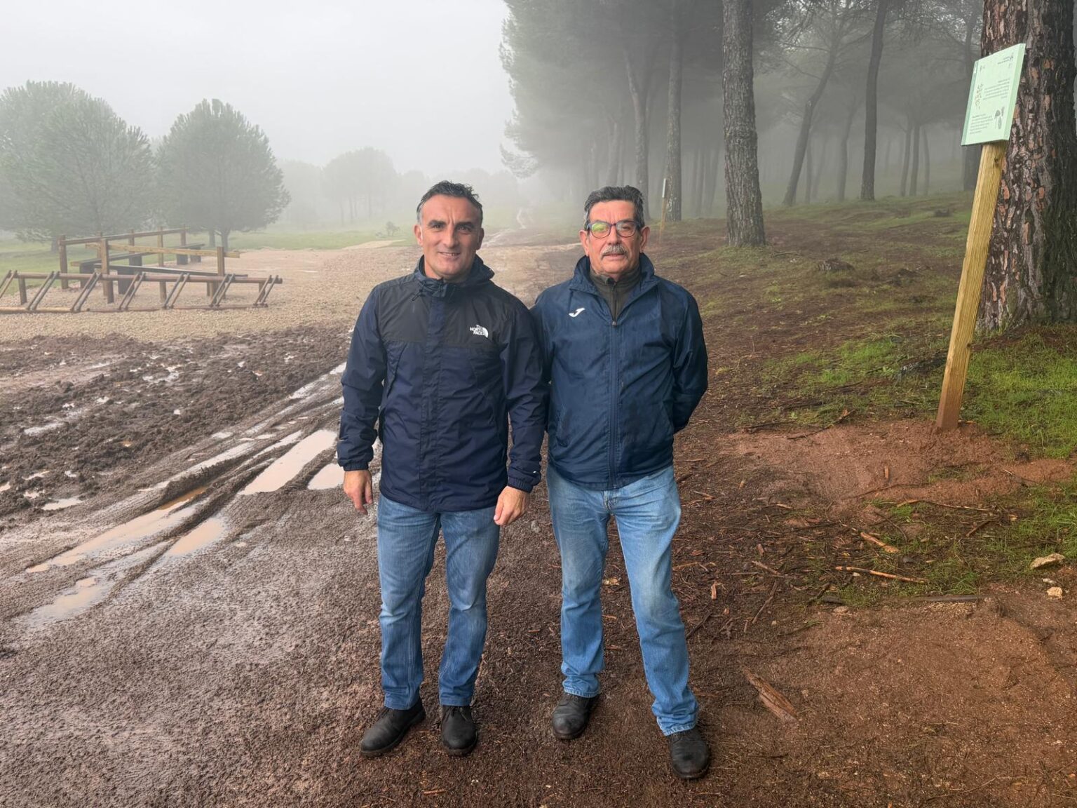 Bernardo Crespo junto a Julián Aceves, presidente del Club Kilómetro 1