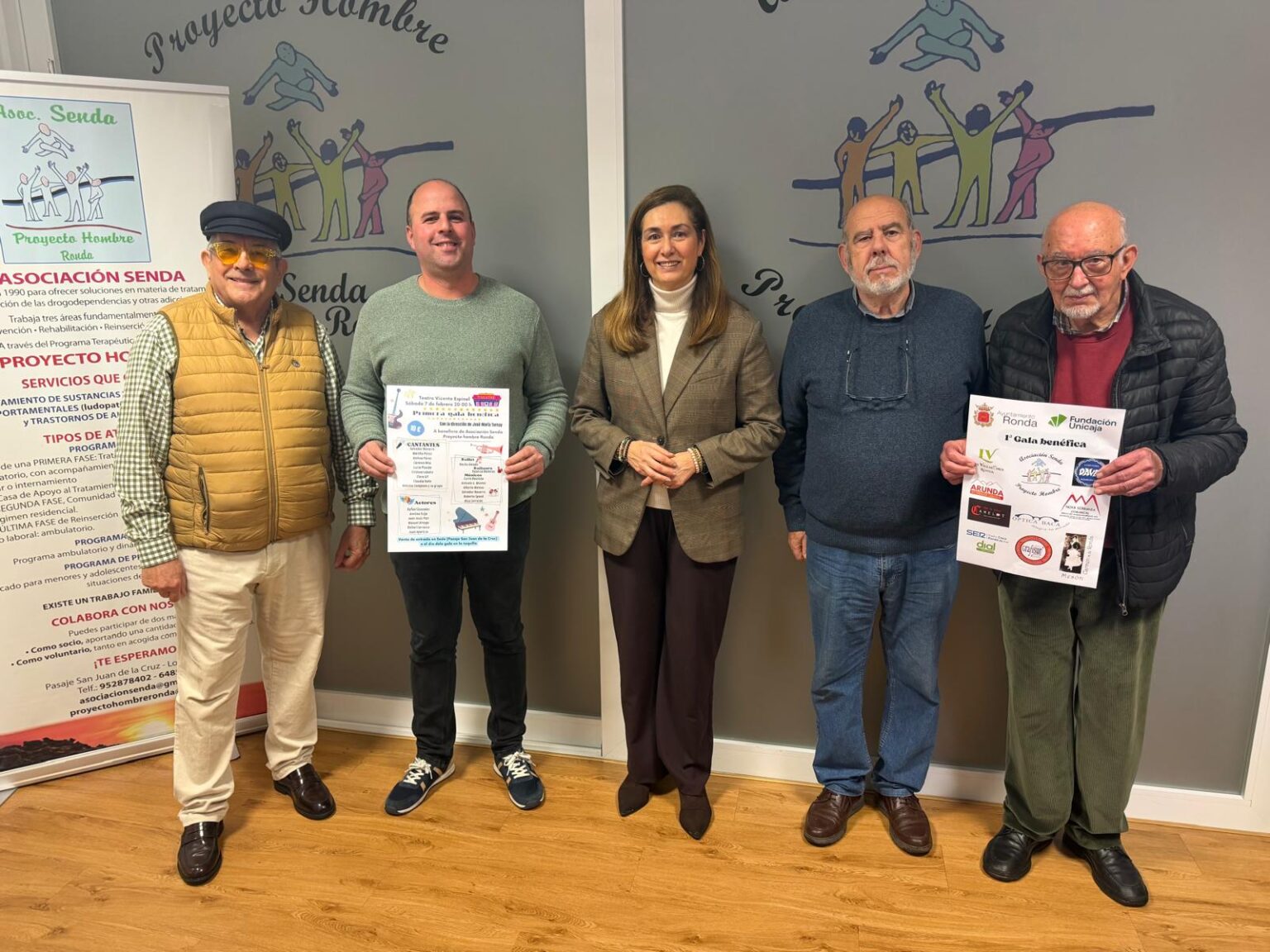 Foto de familia en la presentación del evento