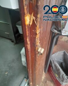 El hombre volvió al último local en el que actuó, fracturando un candado de una puerta, según la Policía Nacional