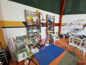 En estas instalaciones deportivas de Ronda, se ha organizado una ludoteca para los niños