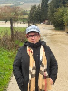 La alcaldesa pedánea de La Indiana, María de la Paz Orozco, explica cómo han vivido algunos vecinos el desalojo de sus viviendas por la borrasca Leonardo