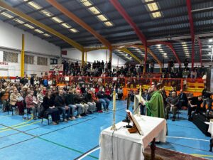 En la tarde de ayer, durante la celebración de la misa, se vivió un momento de unión y fe