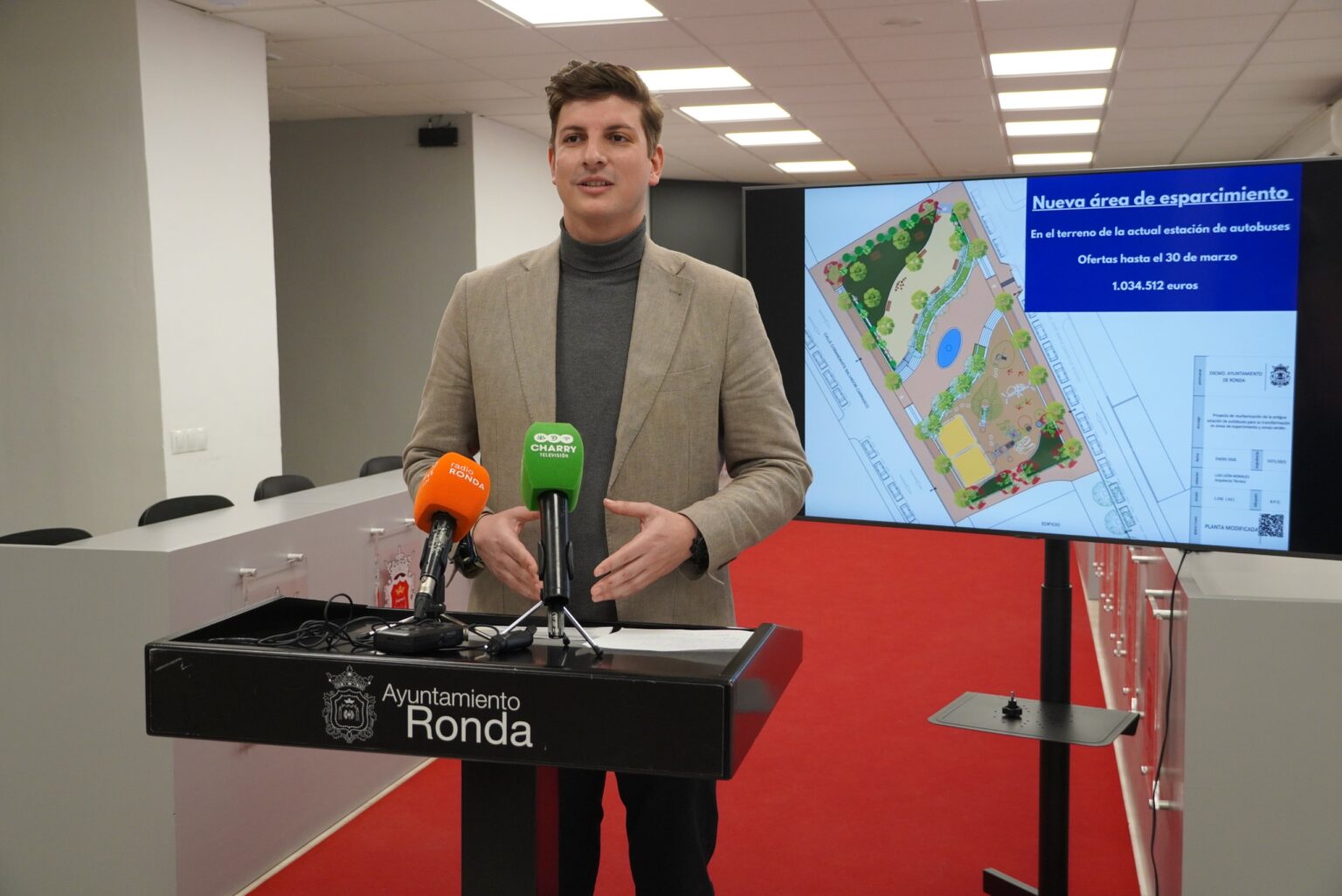 El concejal de Contratación, Jorge Fernández, en rueda de prensa