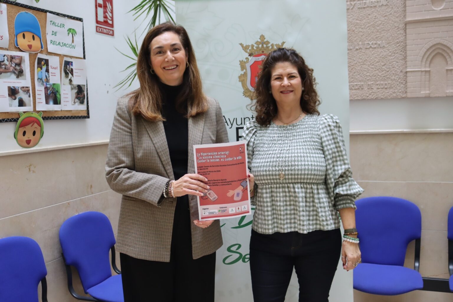 La delegada de APAM en Ronda, Auxiliadora Chacón, junto a la concejal de Asuntos Sociales, Cristina Durán