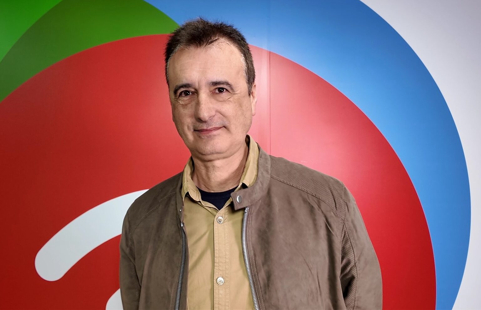 Gude en los estudios de Canal Charry TV