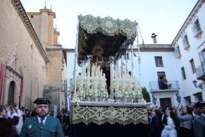 se ha finalizado prácticamente la candelería de la Virgen de la Amargura, con la adquisición de 32 piezas