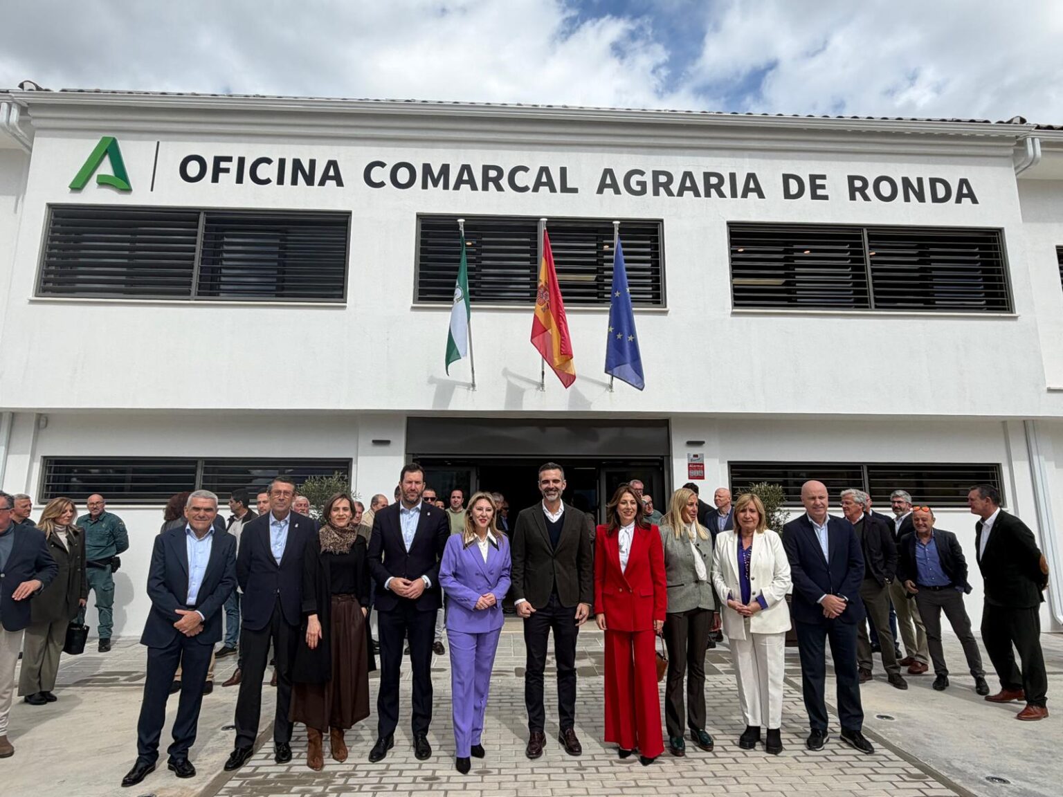 Foto de familia en la inauguración del espacio
