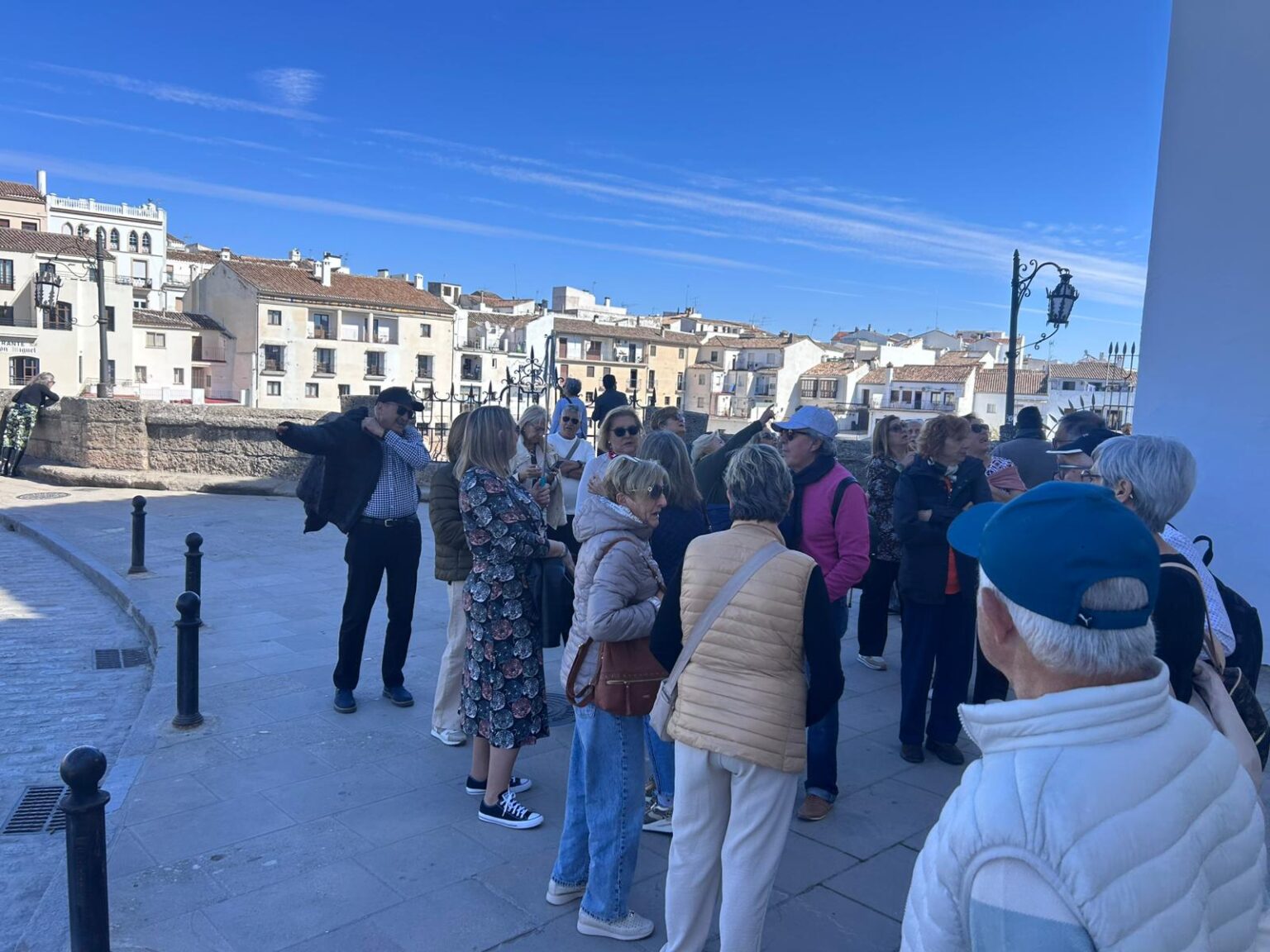 Turistas en el Puente Nuevo