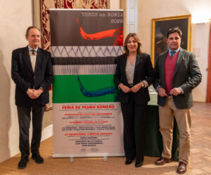 Francisco Rivera junto al director general de la Real Maestranza de Caballería, Ignacio Herrera, y la alcaldesa de Ronda, María de la Paz Fernández en la presentación del cartel