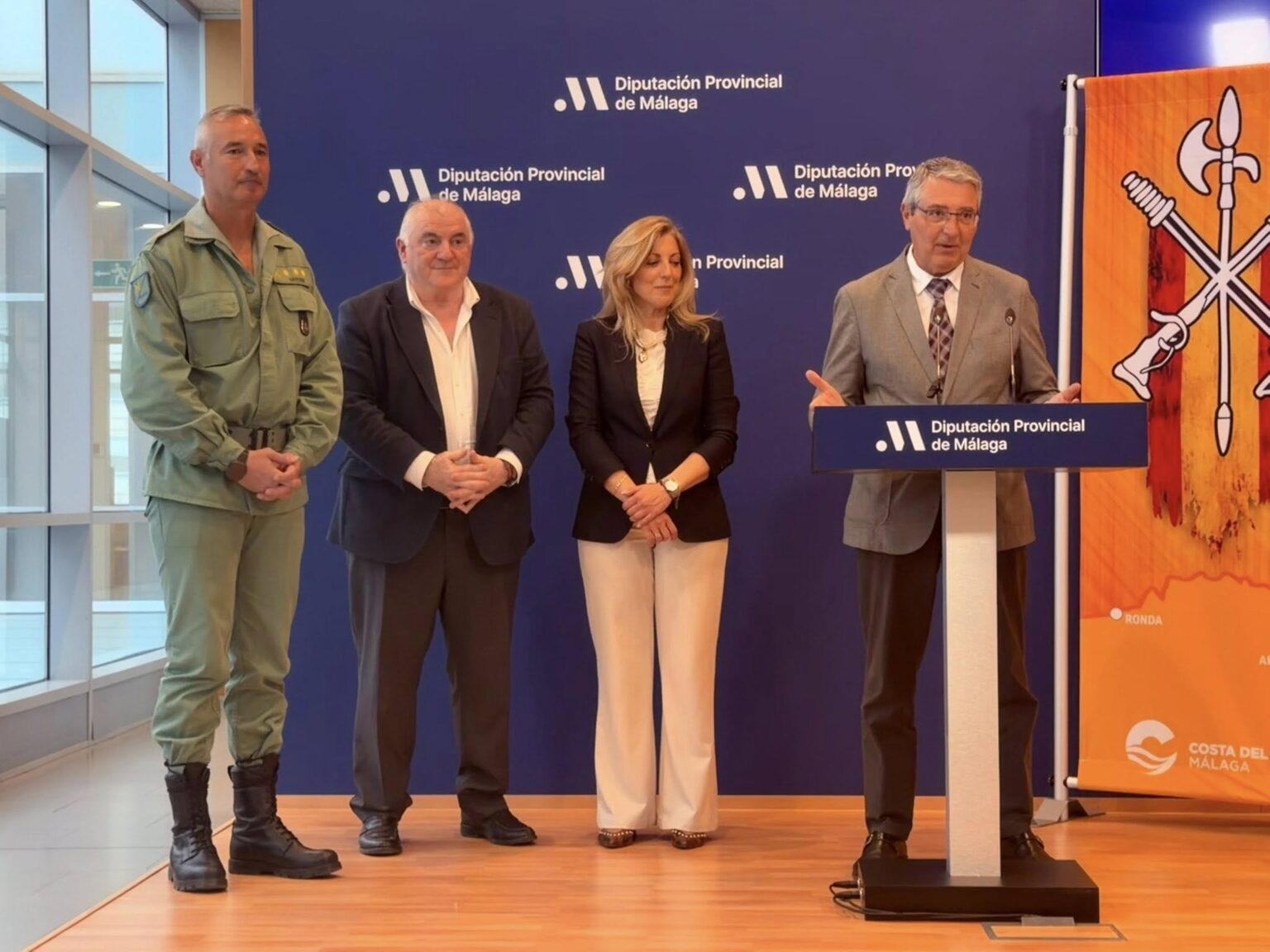 El presidente de la Diputación de Málaga, Francisco Salado, ha presentado hoy esta prueba junto al jefe del 4º Tercio, el coronel Fernando Sánchez