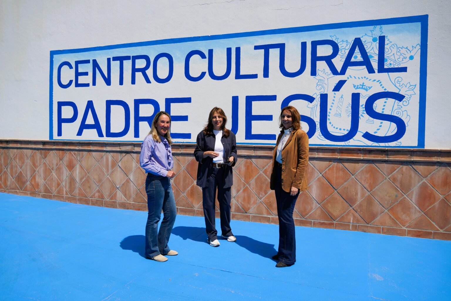 La alcaldesa y las delegadas de Obras y Talleres Socioculturales, han visitado este espacio