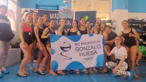 El grupo de nadadores del IES Gonzalo Huesa