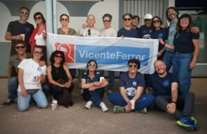 Imagen de algunos de los voluntarios que han hecho posible esta edición de Brazadas Solidarias