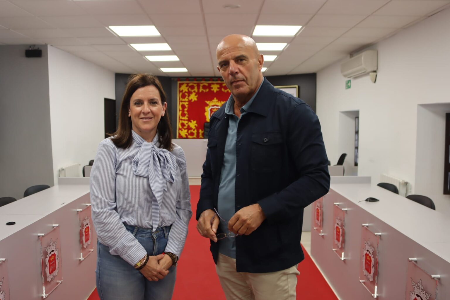 Rebeca Muñoz y Faustino Peralta en rueda de prensa