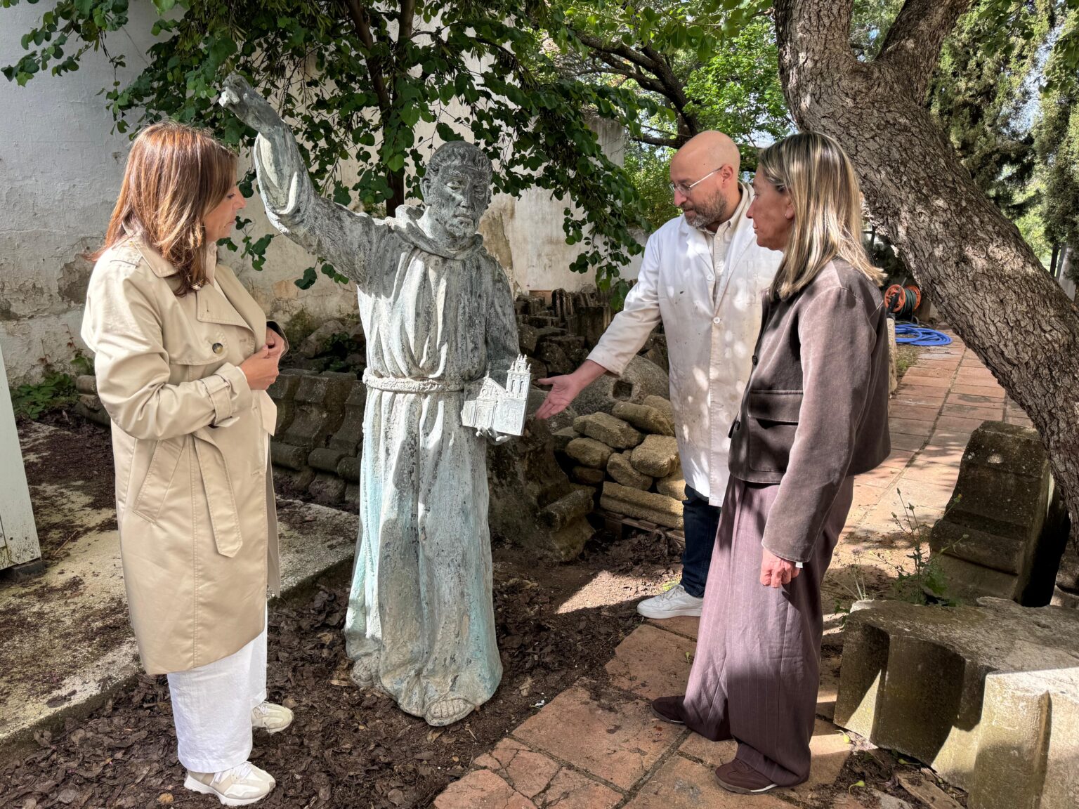 La estatua ha sido trasladada provisionalmente al Palacio de Mondragón