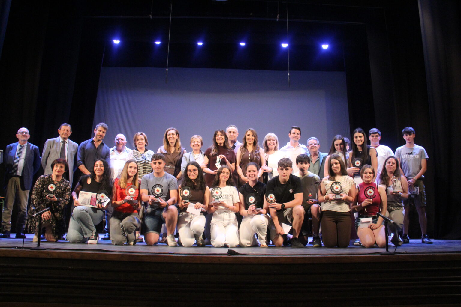 Foto de familia del acto de clausura
