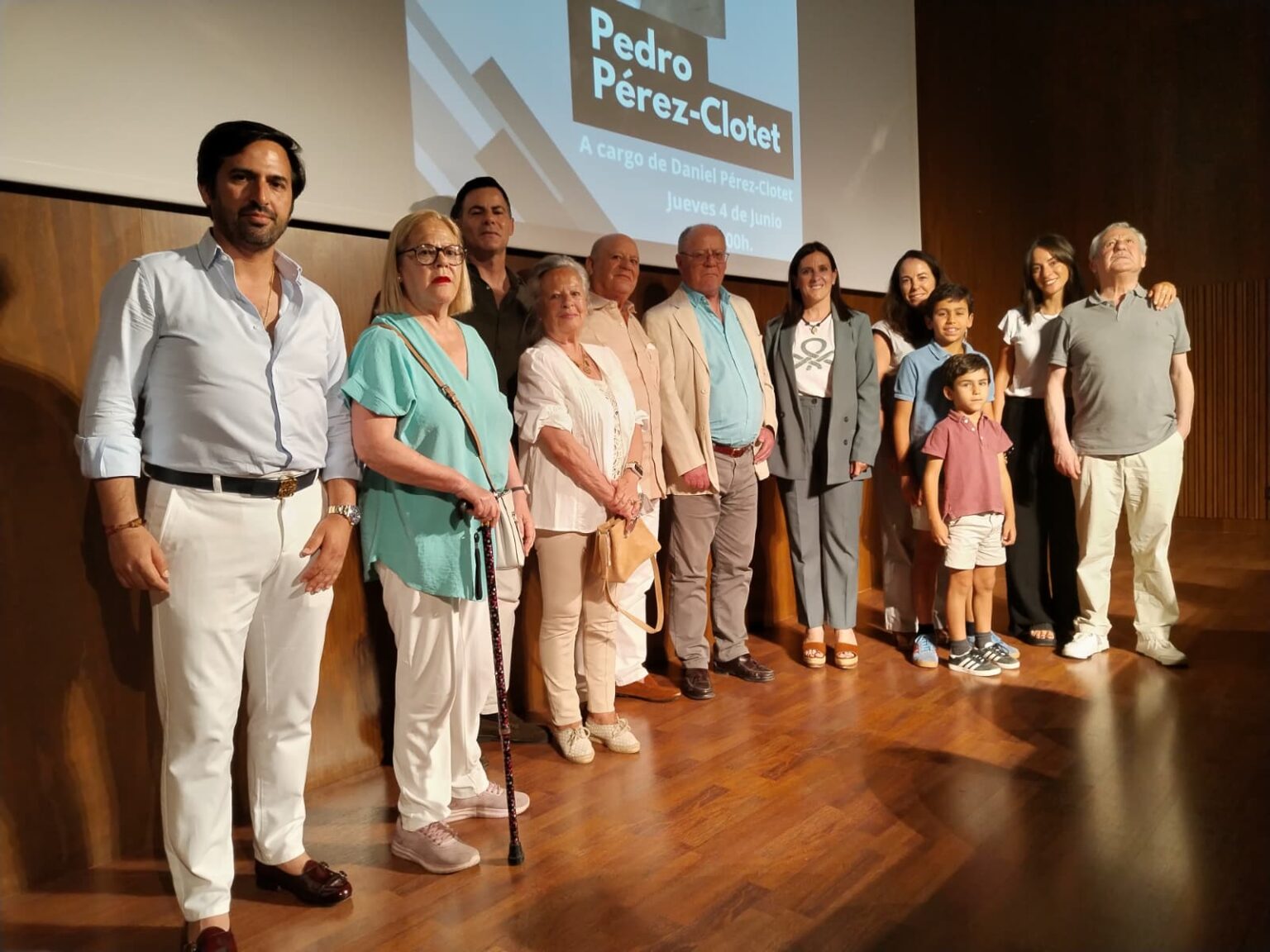 Foto de familia durante la conferencia inaugural