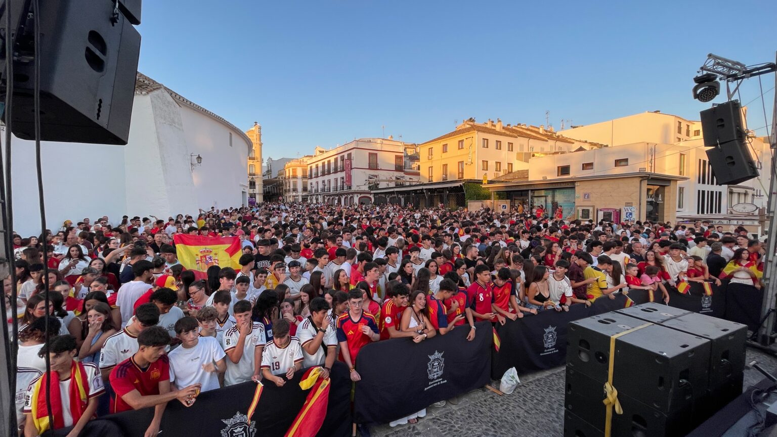 Partido España- Bélgica, en la plaza Teniente Arce
