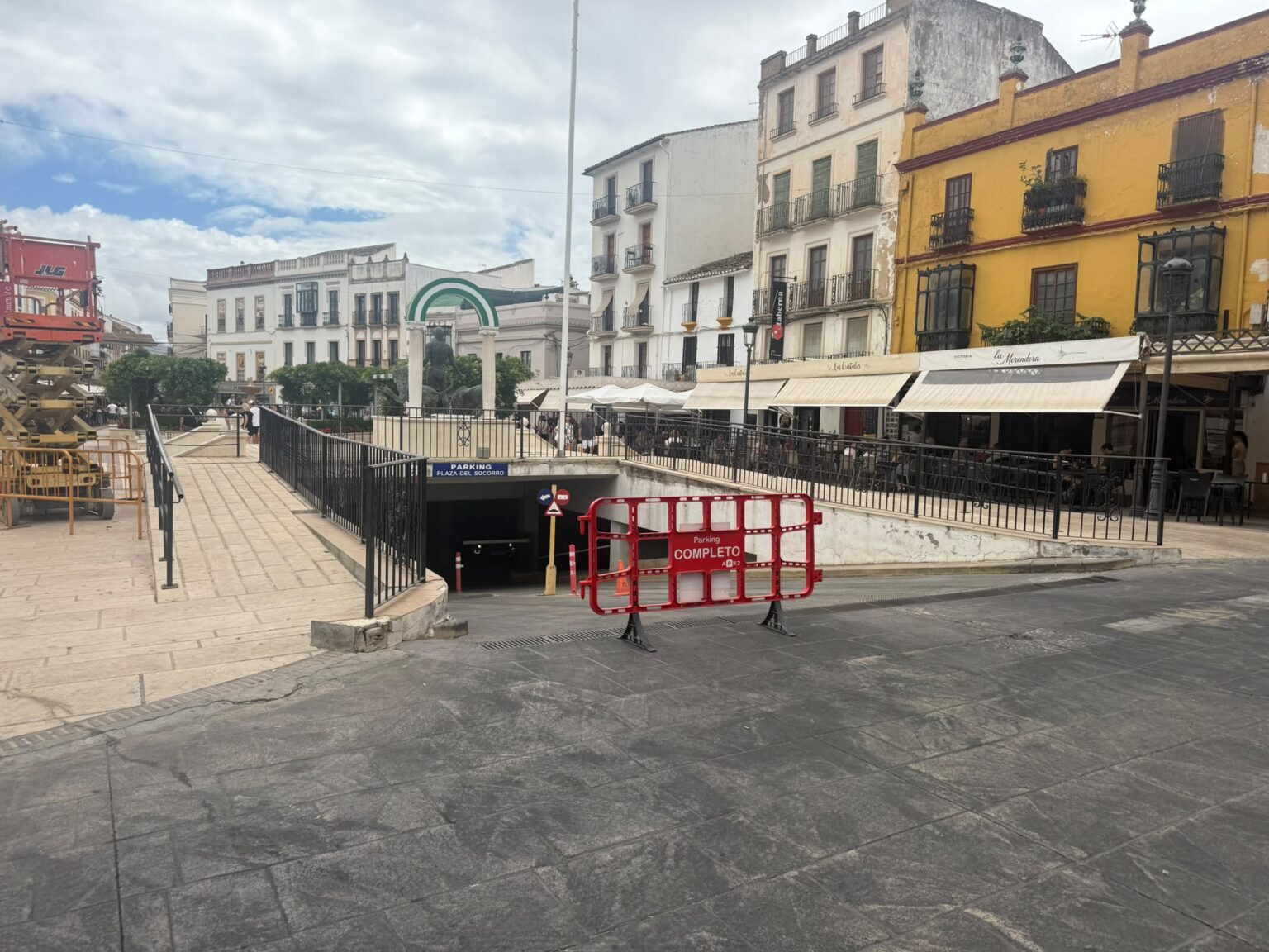 Imagen de la entrada del aparcamiento